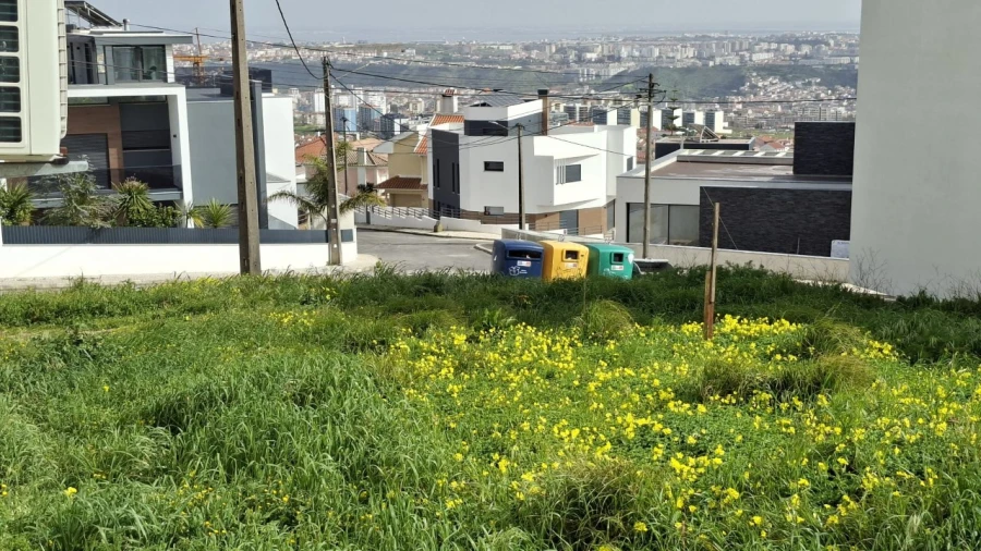 Terreno para Venda em Pontinha e Famões Foto 8