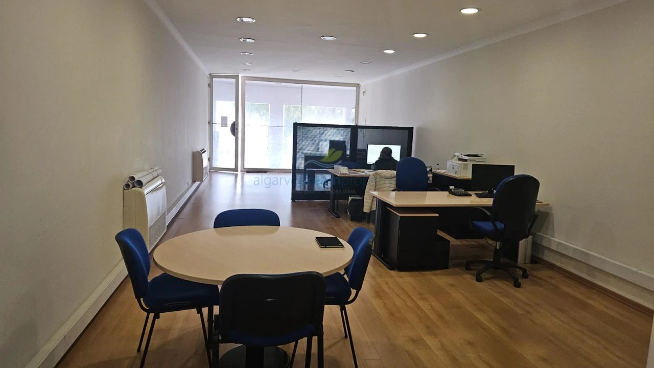 Loja para Venda em Albufeira e Olhos de Água Foto 1