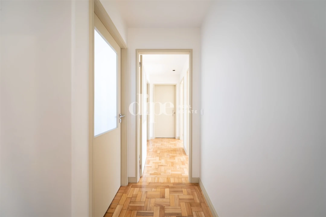 Apartamento T2 para Arrendamento em Oliveira, São Paio e São Sebastião Foto 13