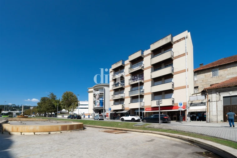 Apartamento T2 para Arrendamento em Oliveira, São Paio e São Sebastião Foto 2
