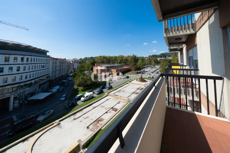 Apartamento T2 para Arrendamento em Oliveira, São Paio e São Sebastião Foto 4