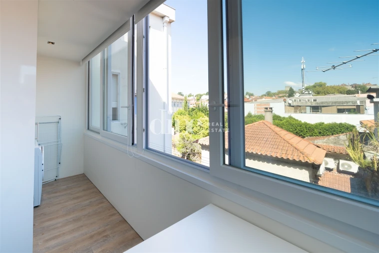 Apartamento T2 para Arrendamento em Oliveira, São Paio e São Sebastião Foto 8