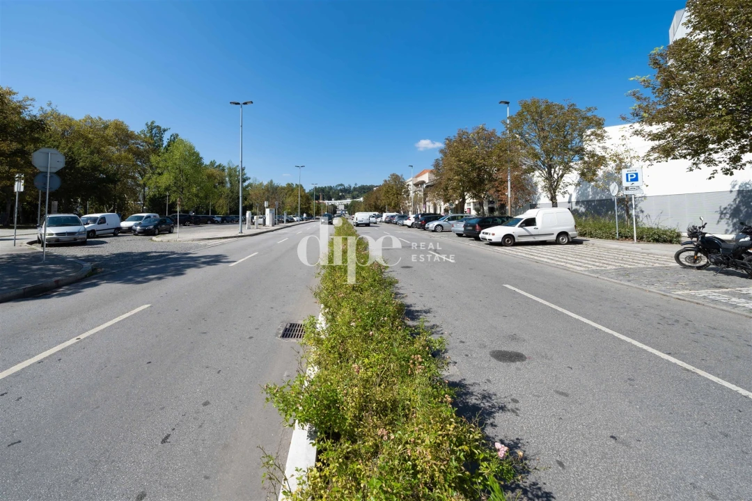 Apartamento T2 para Arrendamento em Oliveira, São Paio e São Sebastião Foto 17