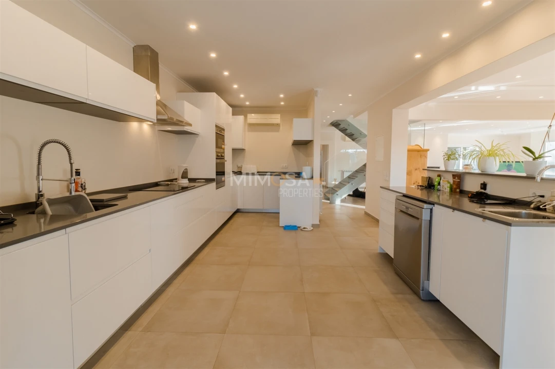 Moradia T4 para Venda em Alvor Foto 9