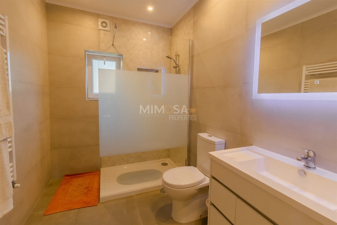 Moradia T4 para Venda em Alvor Foto 18