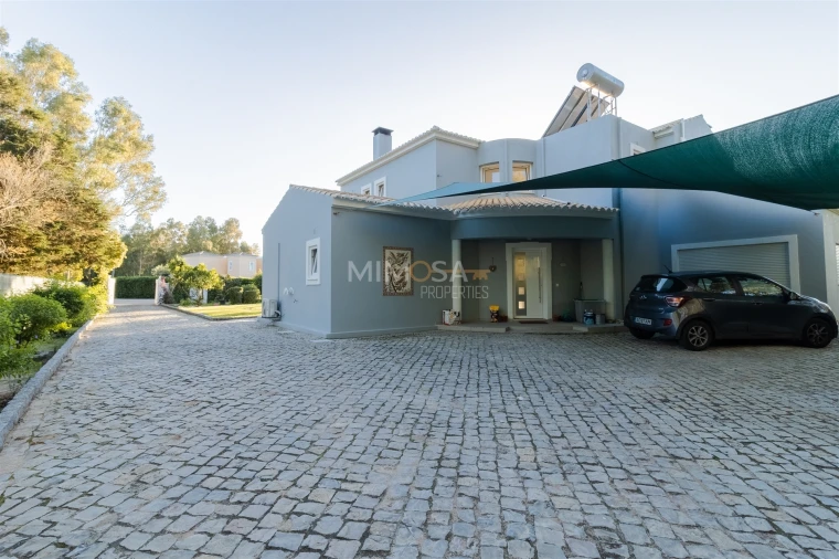 Moradia T4 para Venda em Alvor Foto 3