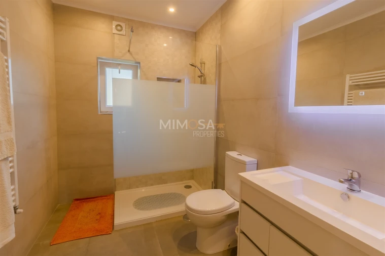 Moradia T4 para Venda em Alvor Foto 18