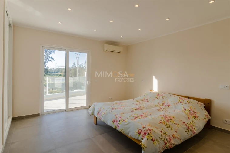 Moradia T4 para Venda em Alvor Foto 36