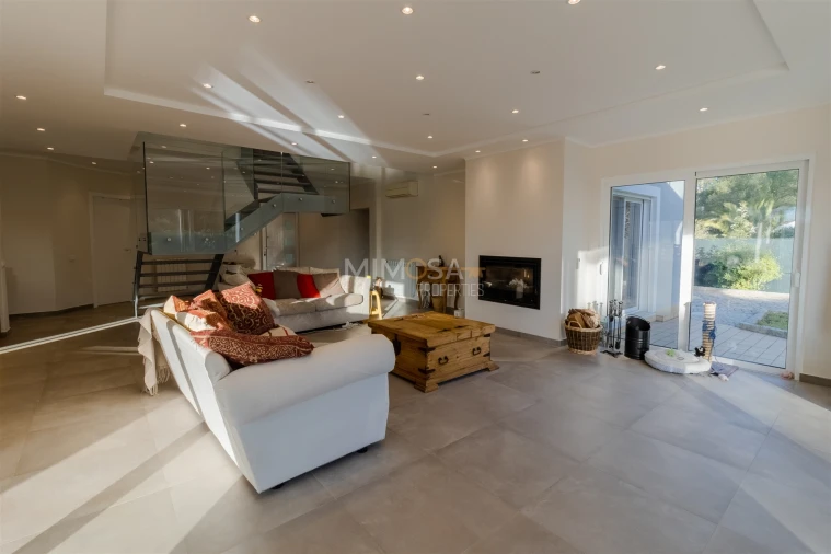 Moradia T4 para Venda em Alvor Foto 8