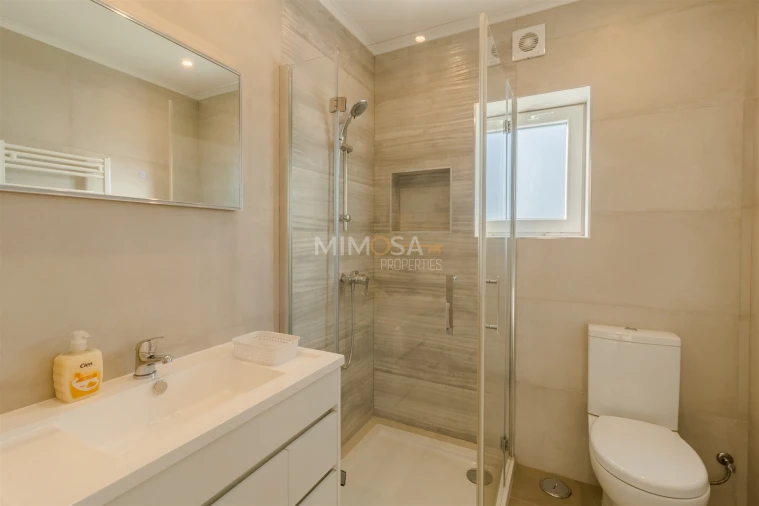 Moradia T4 para Venda em Alvor Foto 34