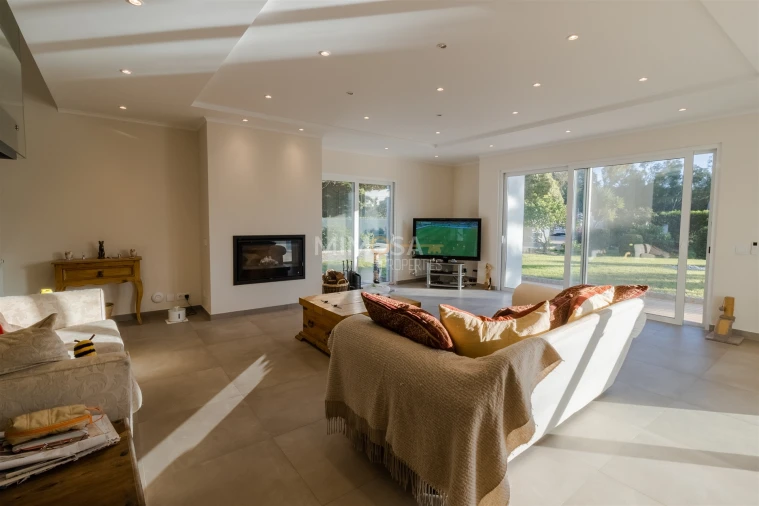 Moradia T4 para Venda em Alvor Foto 4