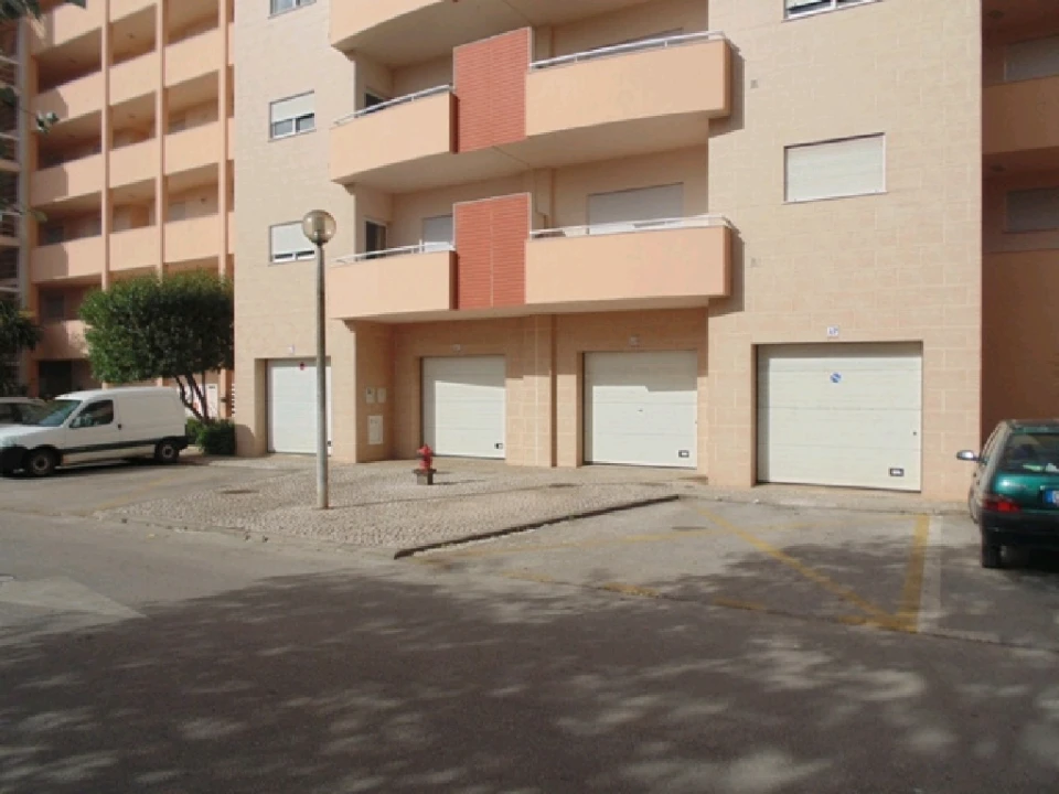 Garagem para Venda em Lagos (São Sebastião e Santa Maria) Foto 1