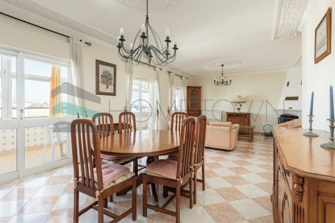 Apartamento T4 para Venda em Quarteira Foto 8