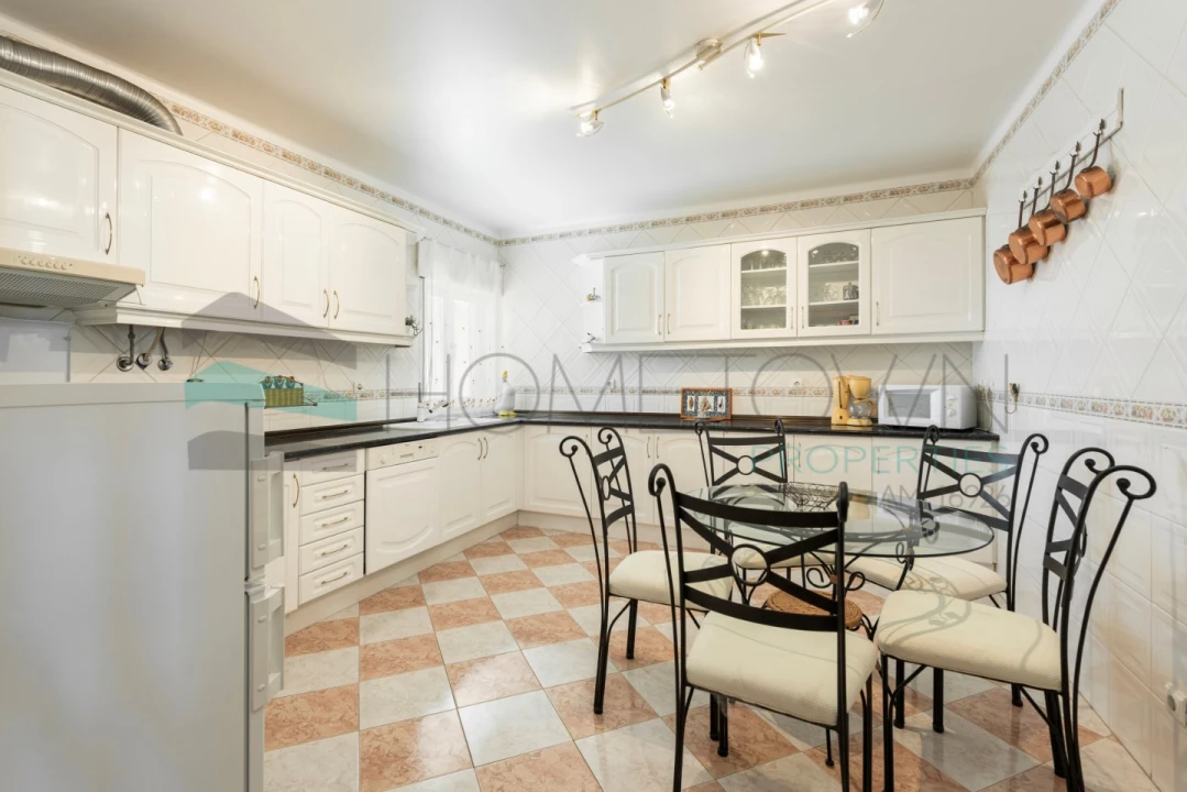 Apartamento T4 para Venda em Quarteira Foto 13