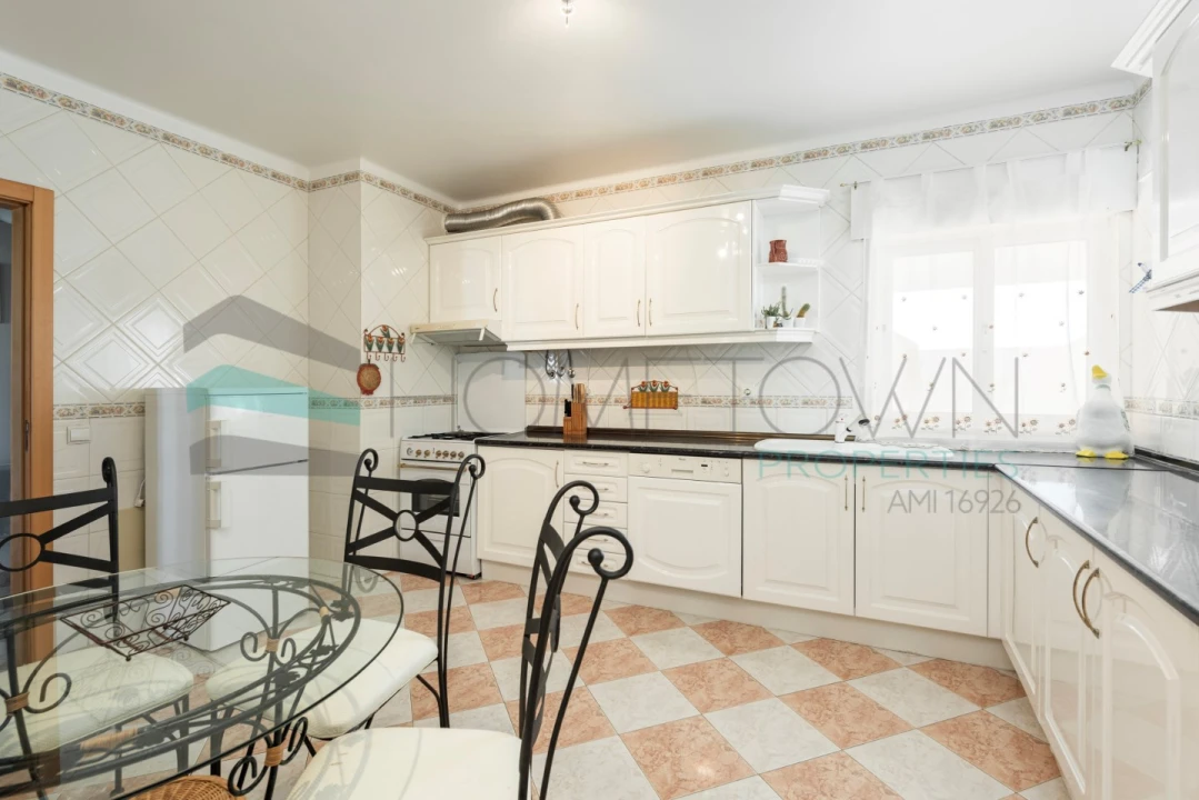 Apartamento T4 para Venda em Quarteira Foto 12