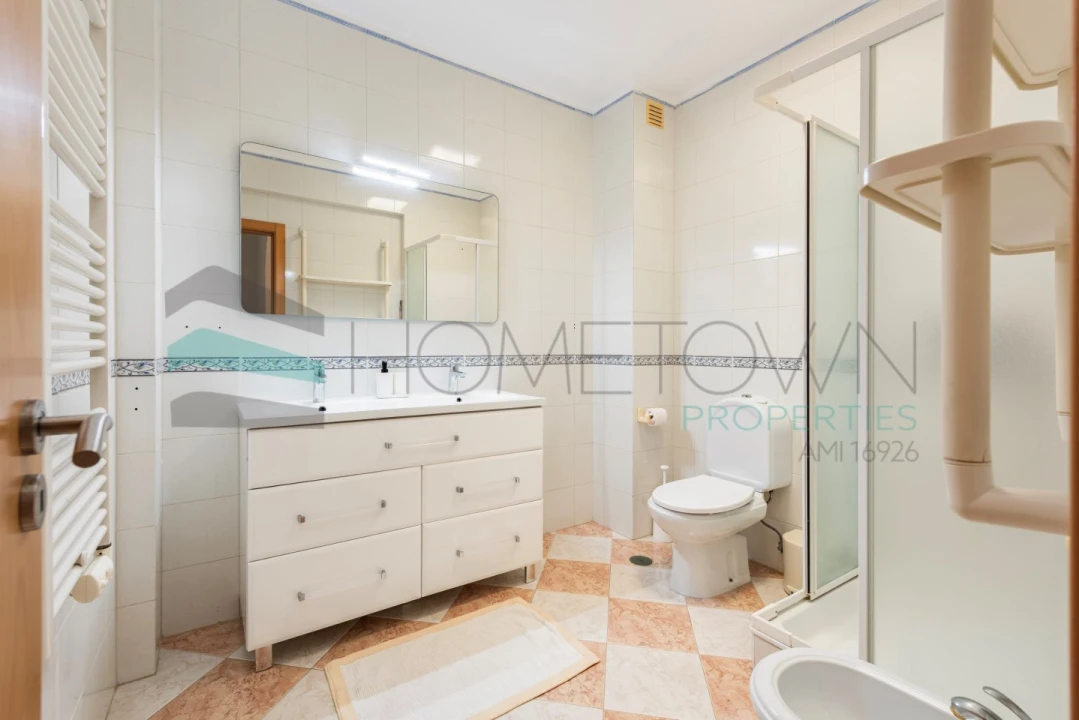 Apartamento T4 para Venda em Quarteira Foto 18