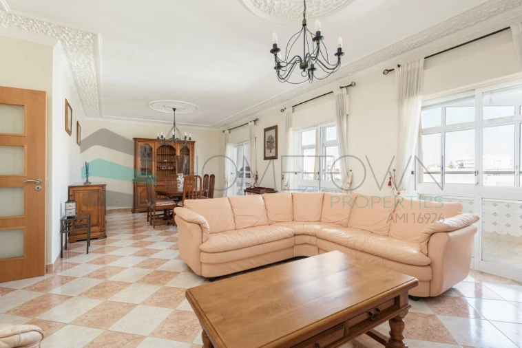 Apartamento T4 para Venda em Quarteira Foto 2