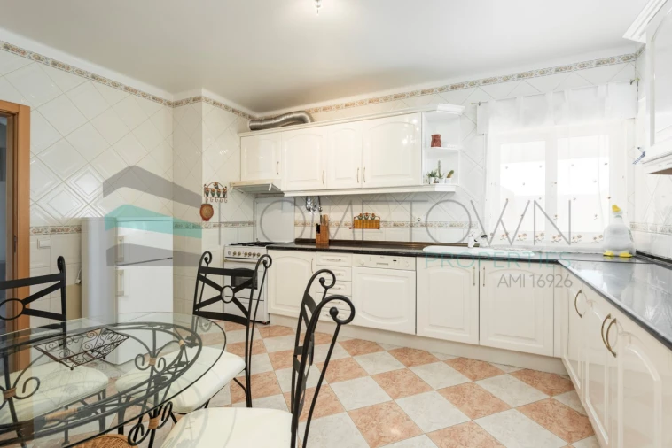 Apartamento T4 para Venda em Quarteira Foto 12