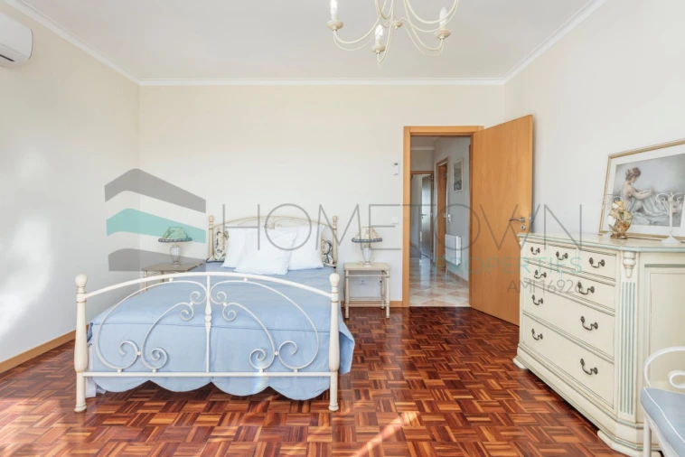 Apartamento T4 para Venda em Quarteira Foto 30