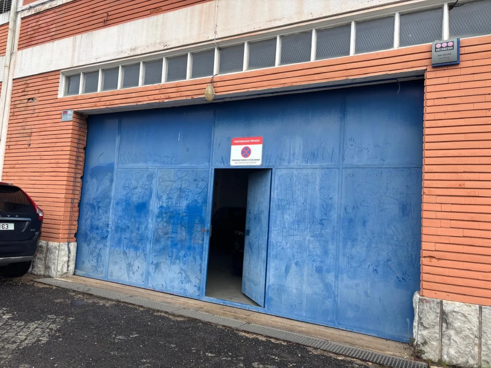 Armazém para Venda em Carnaxide e Queijas Foto 4