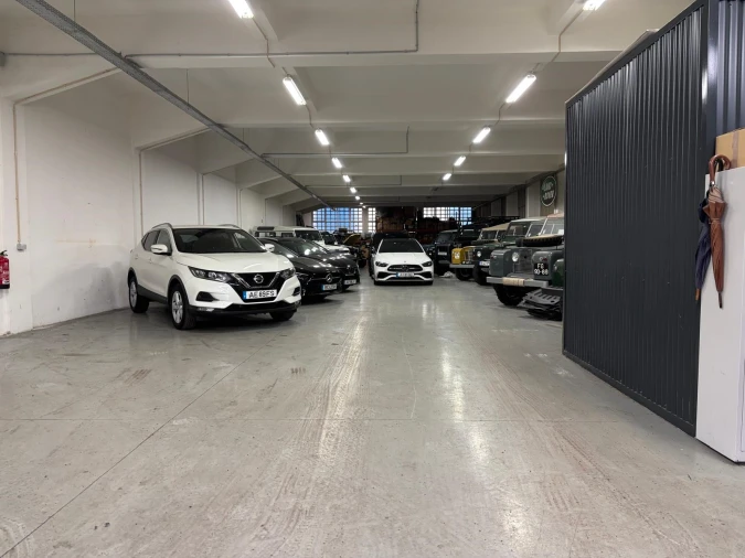 Armazém para Venda em Carnaxide e Queijas Foto 2