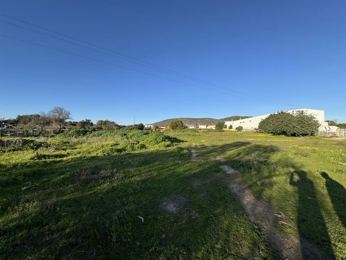 Terreno para Arrendamento em Quarteira Foto 7