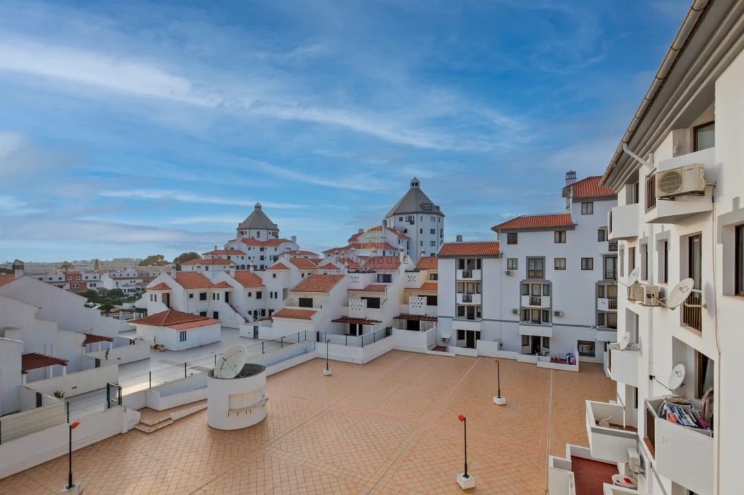 Apartamento T2 para Venda em Quarteira Foto 26