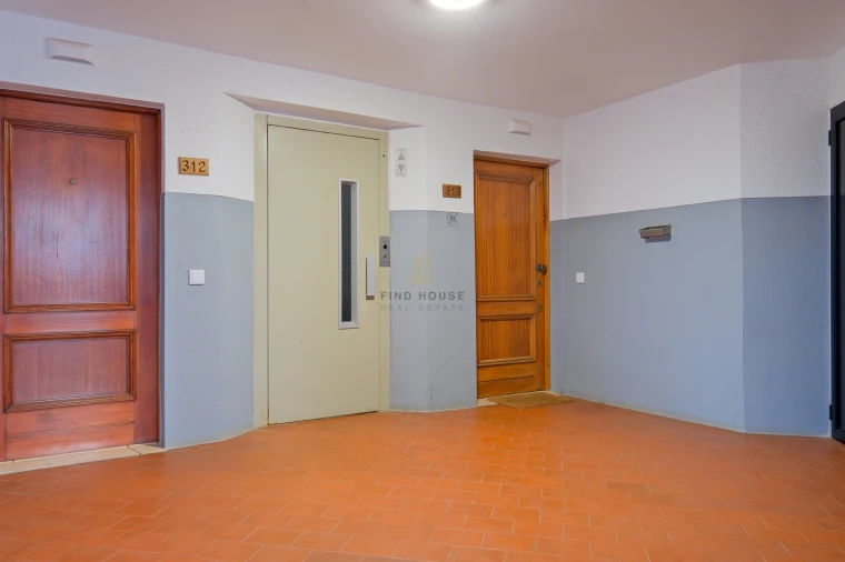 Apartamento T2 para Venda em Quarteira Foto 28