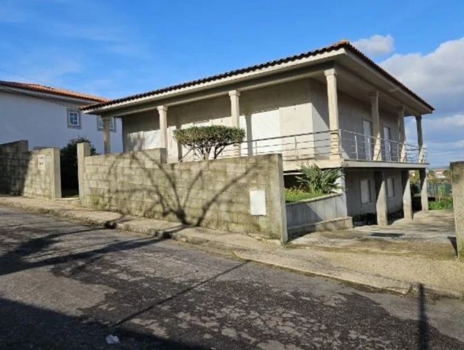 Moradia T3 para Venda em Santo Tirso, Couto (Santa Cristina e São Miguel) e Burgães Foto 1