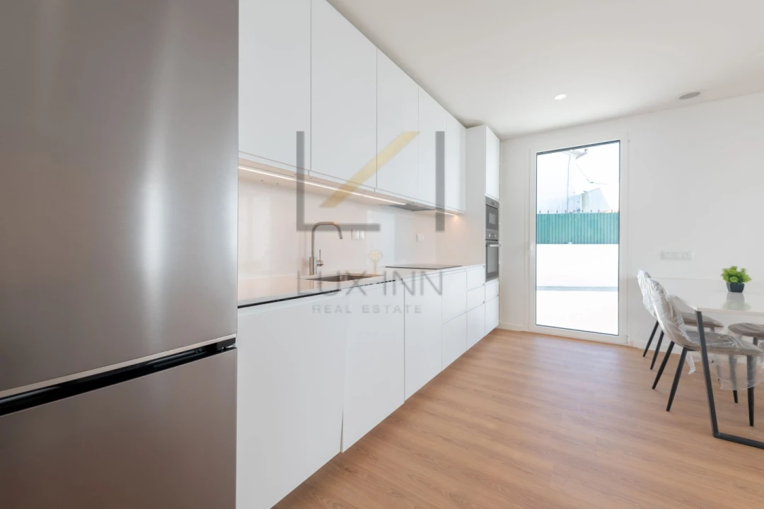 Moradia T4 para Venda em São Domingos de Rana Foto 6