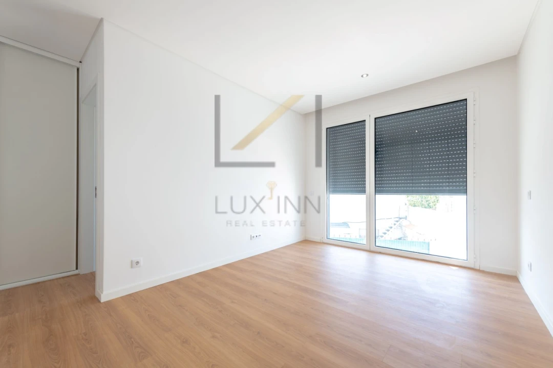 Moradia T4 para Venda em São Domingos de Rana Foto 37