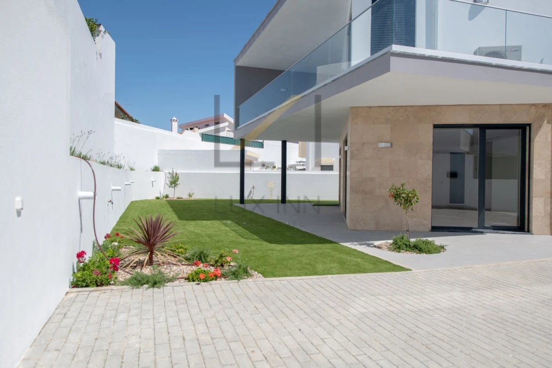 Moradia T4 para Venda em São Domingos de Rana Foto 46