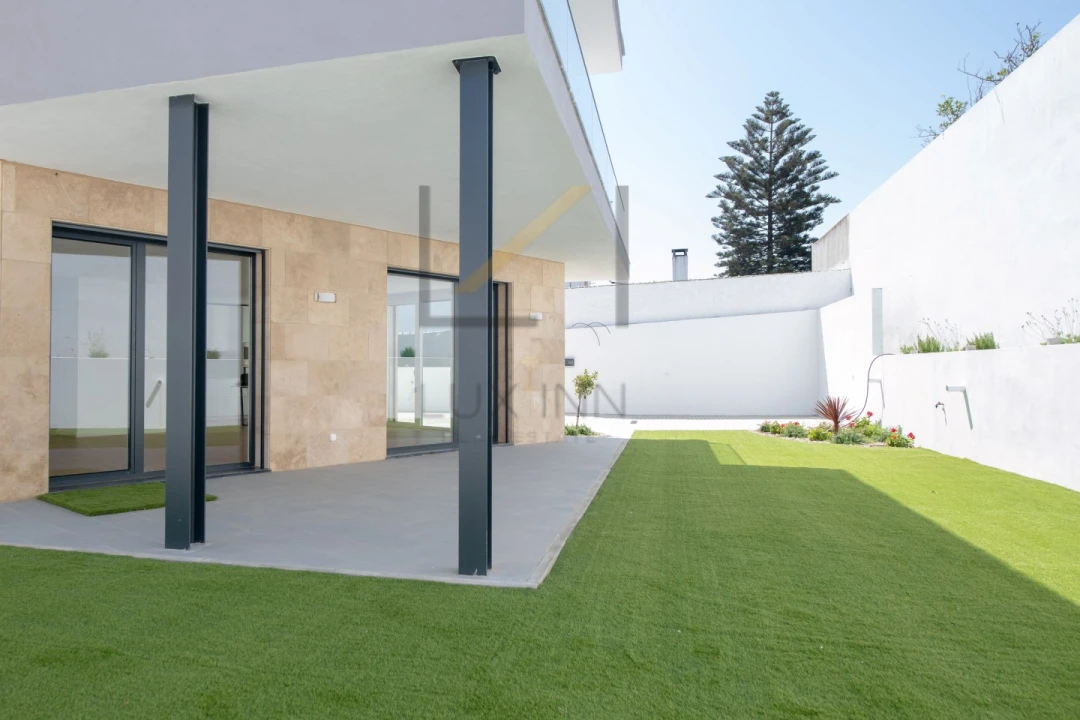 Moradia T4 para Venda em São Domingos de Rana Foto 48