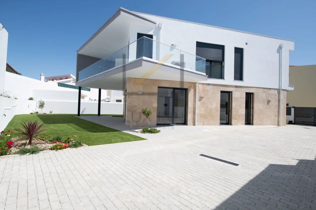 Moradia T4 para Venda em São Domingos de Rana Foto 51