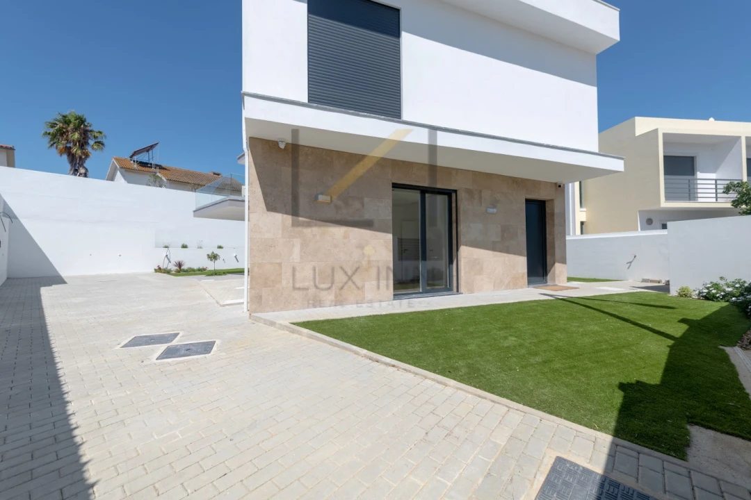 Moradia T4 para Venda em São Domingos de Rana Foto 54