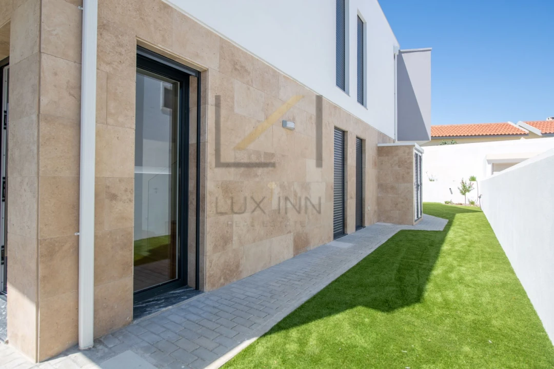 Moradia T4 para Venda em São Domingos de Rana Foto 55