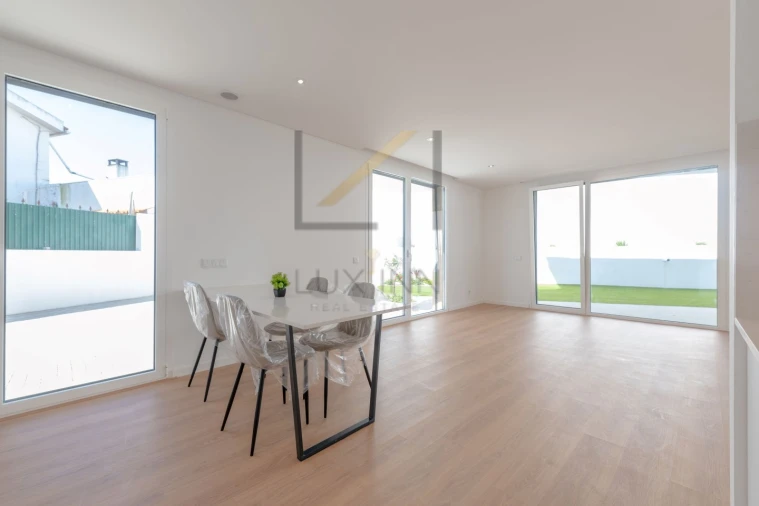 Moradia T4 para Venda em São Domingos de Rana Foto 8