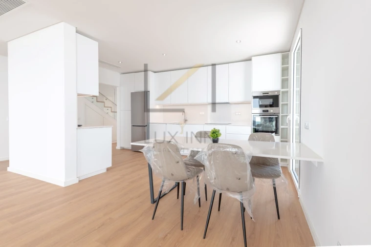 Moradia T4 para Venda em São Domingos de Rana Foto 11