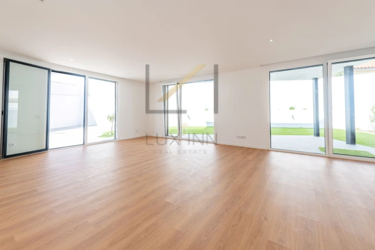 Moradia T4 para Venda em São Domingos de Rana Foto 14