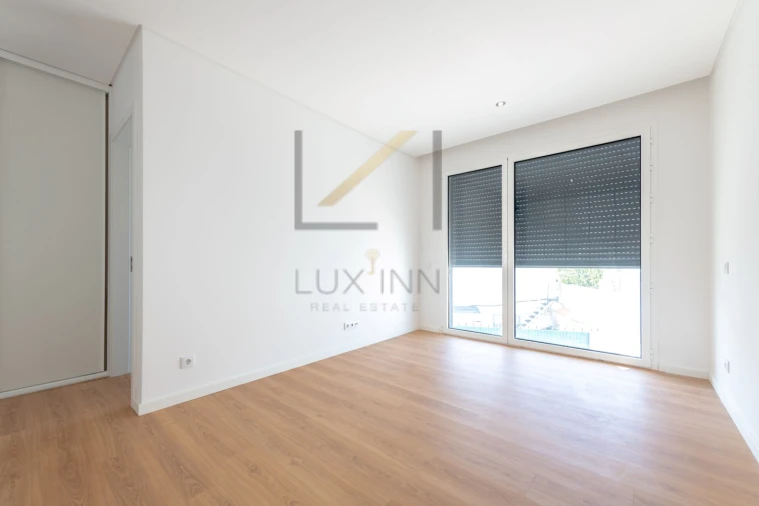 Moradia T4 para Venda em São Domingos de Rana Foto 37