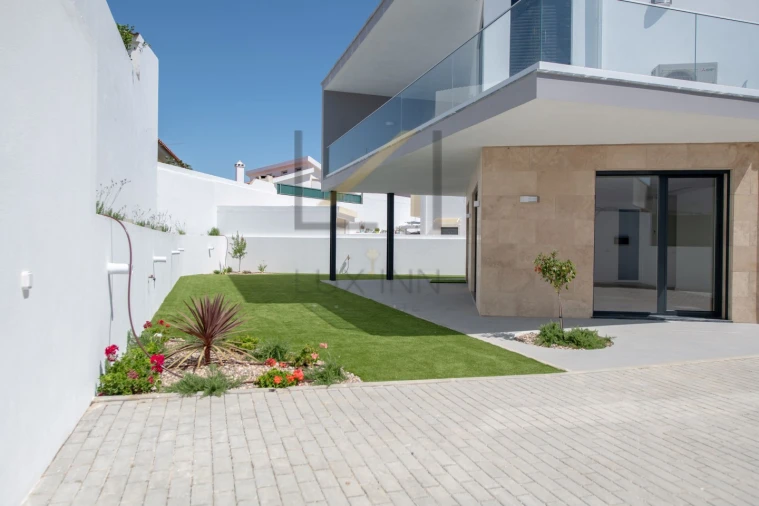 Moradia T4 para Venda em São Domingos de Rana Foto 46