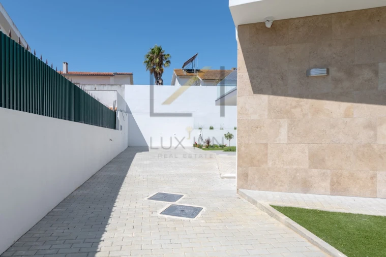 Moradia T4 para Venda em São Domingos de Rana Foto 53