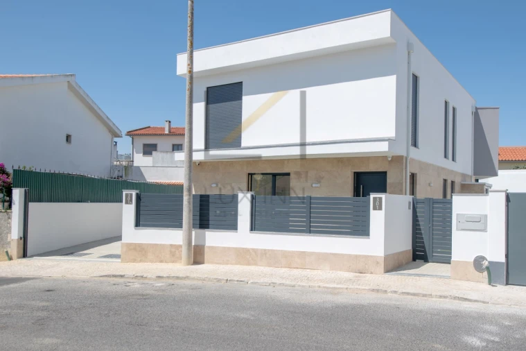 Moradia T4 para Venda em São Domingos de Rana Foto 57