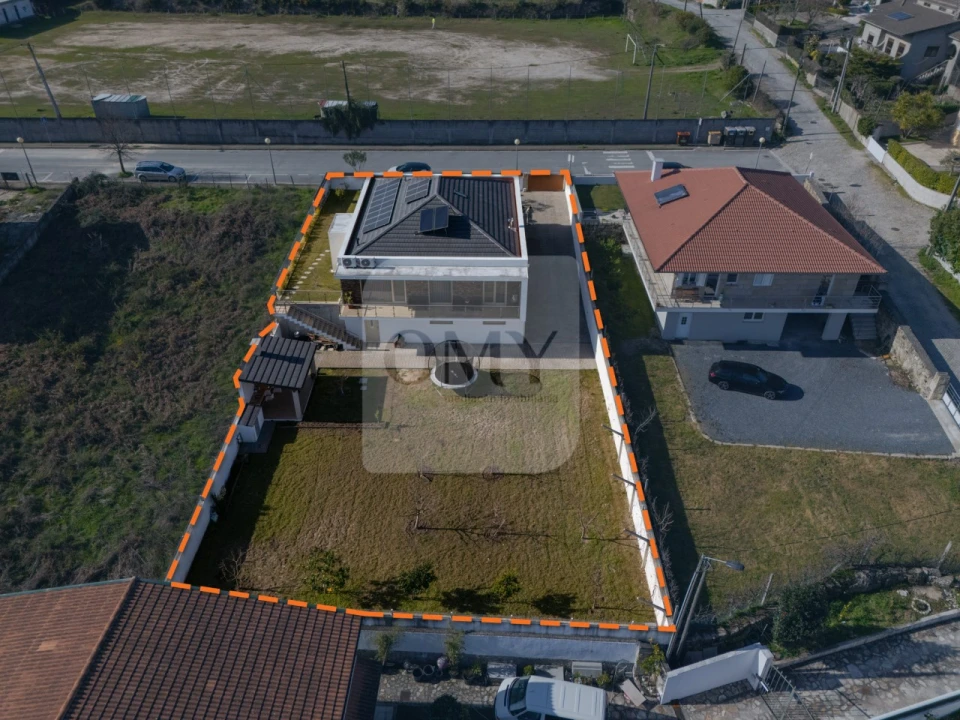 Moradia T4 para Venda em Adoufe e Vilarinho de Samardã Foto 1