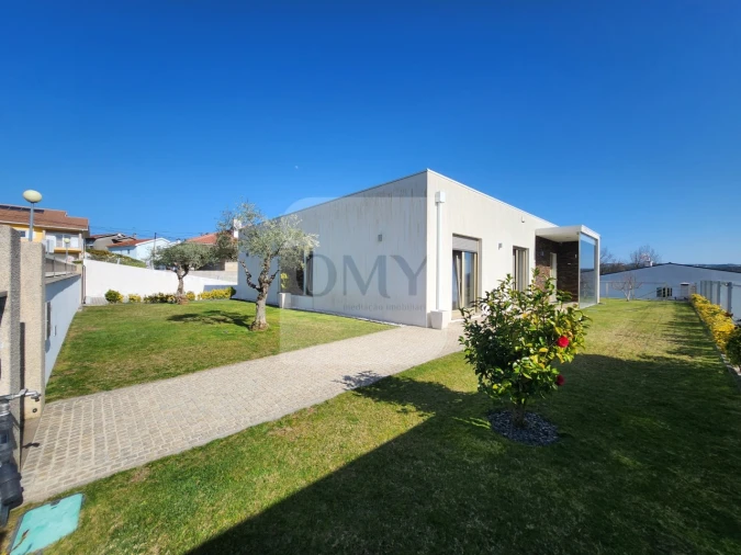 Moradia T4 para Venda em Adoufe e Vilarinho de Samardã Foto 2