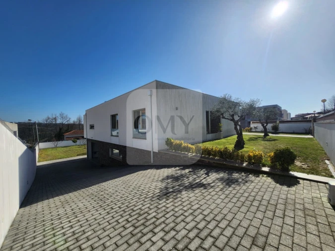 Moradia T4 para Venda em Adoufe e Vilarinho de Samardã Foto 3