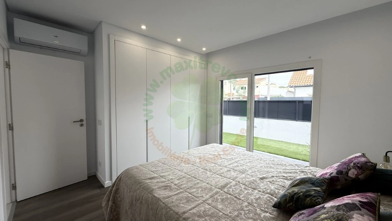 Moradia T3 para Venda em Fernao Ferro Foto 16