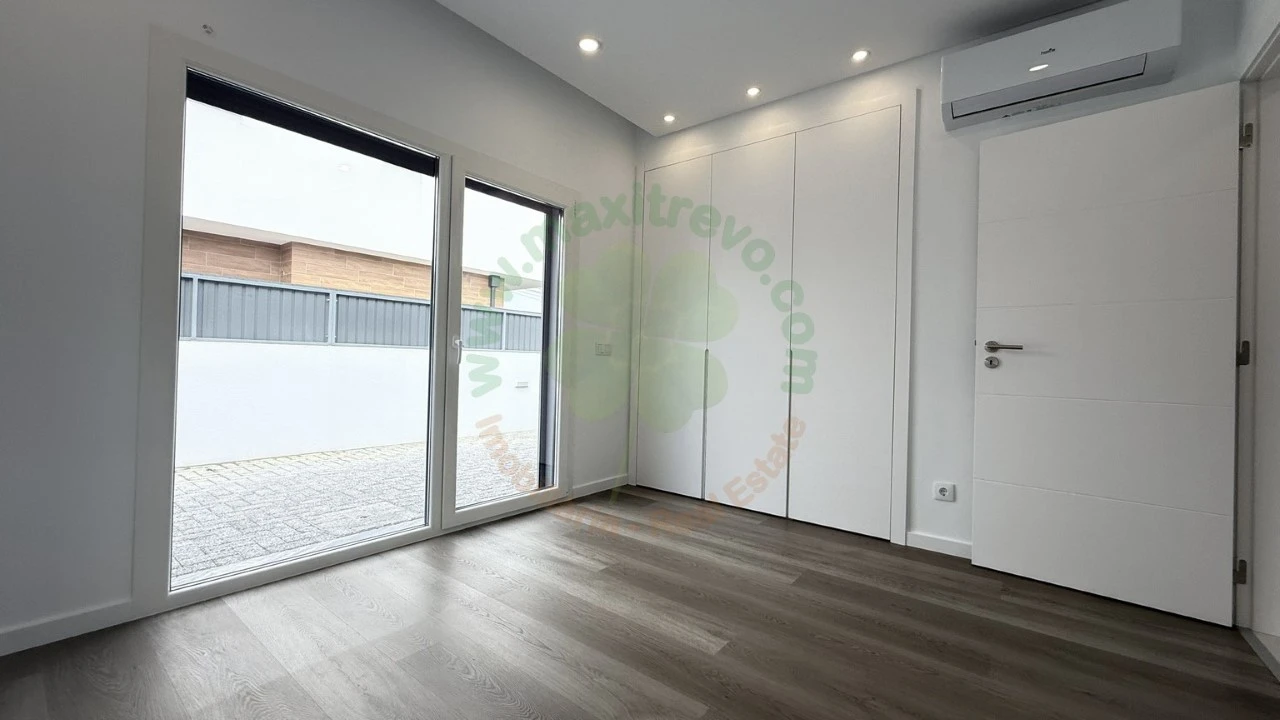 Moradia T3 para Venda em Fernao Ferro Foto 22