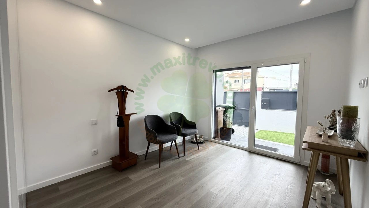 Moradia T3 para Venda em Fernao Ferro Foto 23