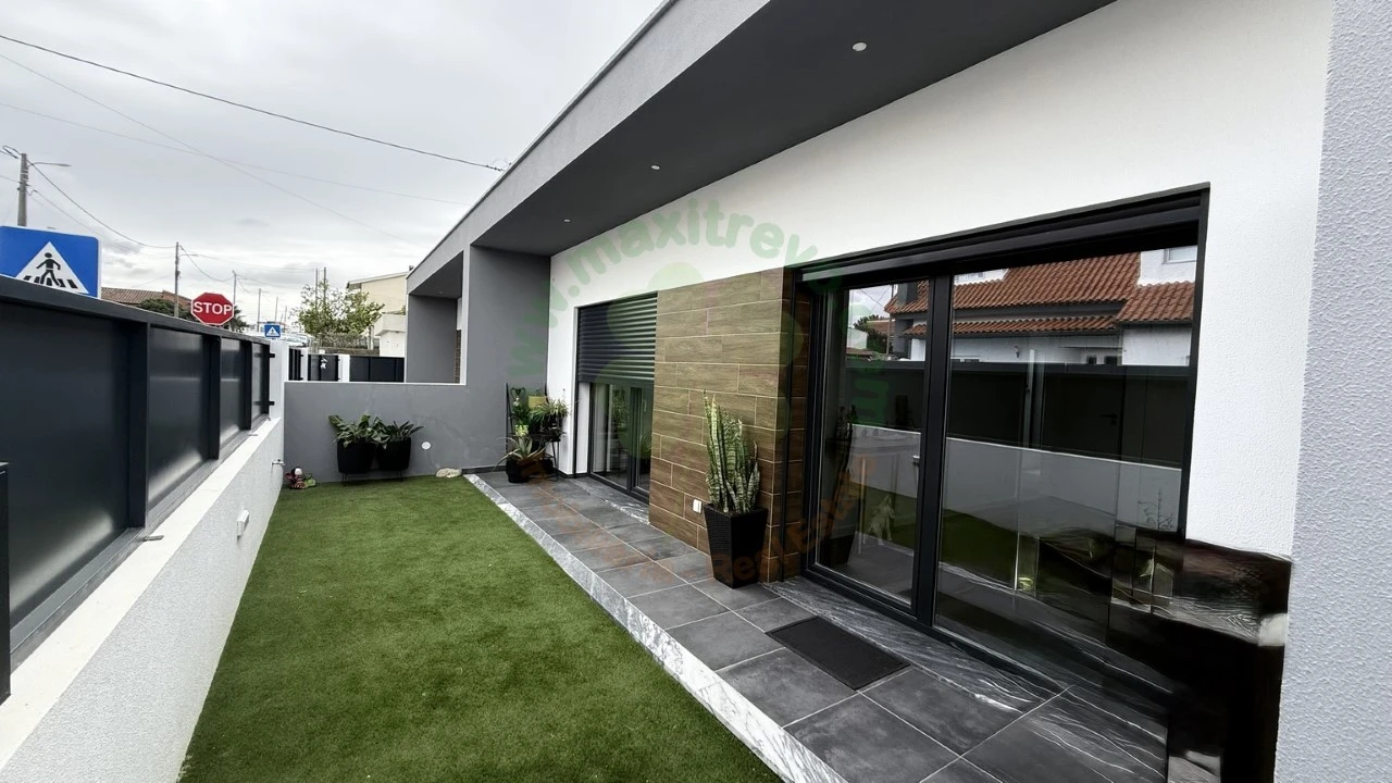 Moradia T3 para Venda em Fernao Ferro Foto 30